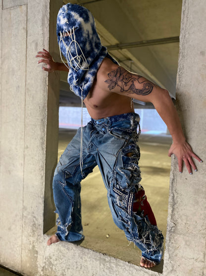 “𝙎𝙏𝙍𝙐𝙉𝙂 𝙄𝙉 𝙏𝙃𝙀 𝘾𝙇𝙊𝙐𝘿𝙎”